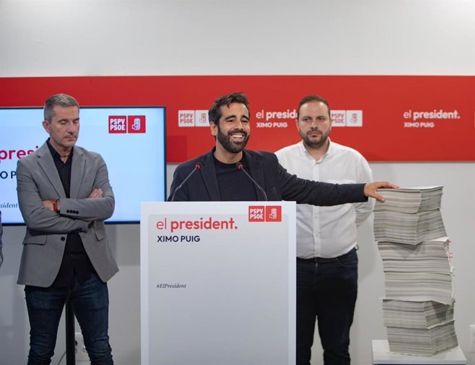 Archivo - El secretario de Organización del PSPV, José Muñoz, comparece junto a otros socialistas