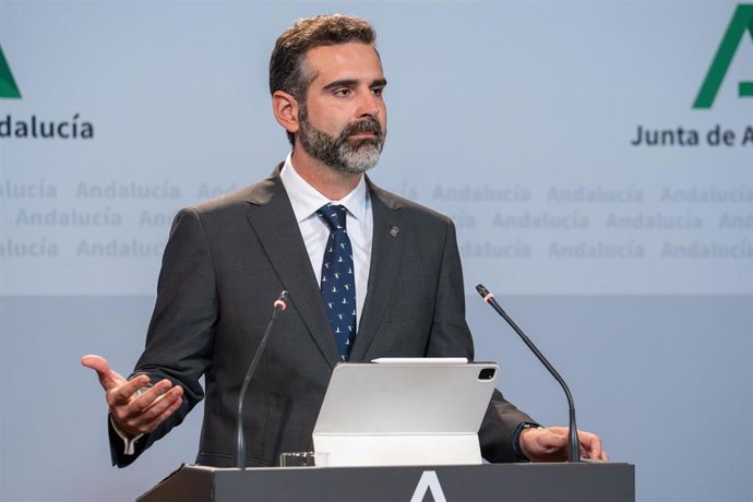 El consejero de Sostenibilidad, Medio Ambiente y Economía Azul de la Junta de Andalucía y portavoz del gobierno, Ramón Fernández-Pacheco, en la rueda de prensa tras el Consejo de Gobierno andaluz en el Palacio de San Telmo. A 16 de enero del 2024, en Se