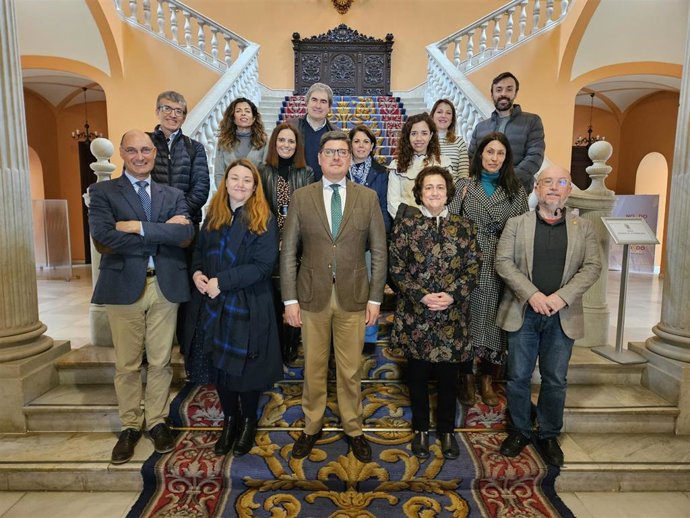 El delegado de Cartuja, Parques Innovadores, Empleo, Economía y Comercio, Álvaro Pimentel, tras la reunión mantenida con la Mesa de la Ciencia de Sevilla.