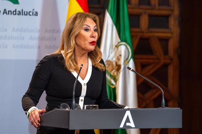 La consejera de Economía, Hacienda y Fondos Europeos, Carolina España, en la rueda de prensa tras el Consejo de Gobierno andaluz en el Palacio de San Telmo, a 16 de enero del 2024, en Sevilla (Andalucía, España). Como cada martes, el Consejo de Gobierno d