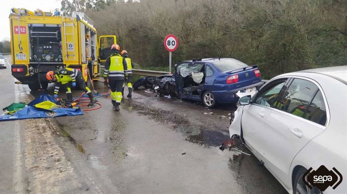 Imagen del accidente a la entrada de Luanco, en Gozón.