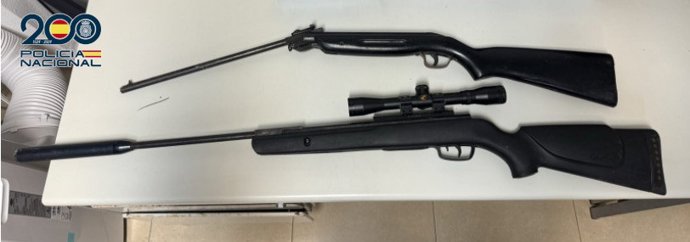 La carabina y otra arma larga intervenidas por la Policía a los detenidos por una pelea en Son Banya.