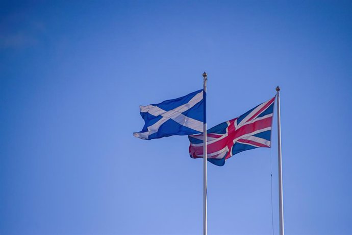 Archivo - January 7, 2022, London, United Kingdom: The national flag of Scotland and the Union Jack flag are seen at Horse Guards Parade.