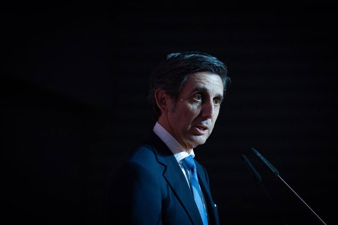 Archivo - El presidente ejecutivo de Telefónica, José María Álvarez-Pallete, interviene durante la ceremonia de entrega del Premio Empresario del Año 2022, en la sede central de la UPF-BSM, a 24 de noviembre de 2023, en Barcelona, Catalunya (España). La