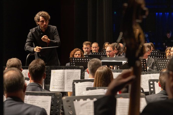 Archivo - Enrique Montesinos Parra dirigirá a la Joven Banda Sinfónica de la FSMCV durante 2024