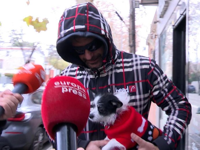 Félix Sancho sale a pasear por los alrededores de su domicilio