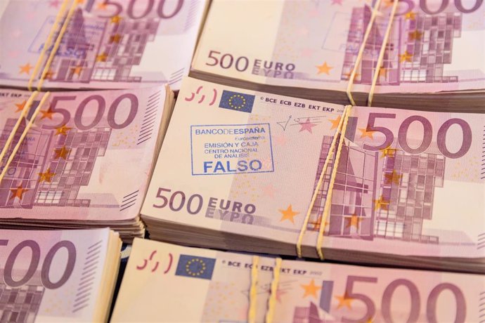 Archivo - Billetes falsos de 500€ en un laboratorio de producción de billetes falsos de 500 euros, en el Banco de España, a 6 de octubre de 2022, en Madrid (España).