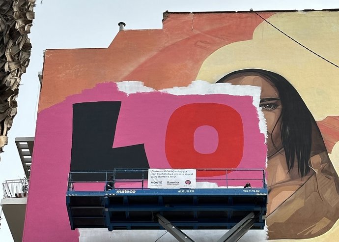 Cachetejack trabaja en un mural de gran formato en Barreira A+D que aboga por el "sosiego y la empatía"