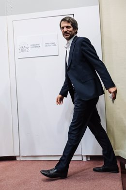 El ministro de Cultura, Ernest Urtasun, a su llegada a una reunión con el sector cultural sobre el desarrollo del Estatuto del Artista, en la sede del Ministerio, a 16 de enero de 2024, en Madrid (España). El Estatuto del Artista es la propuesta de la Uni