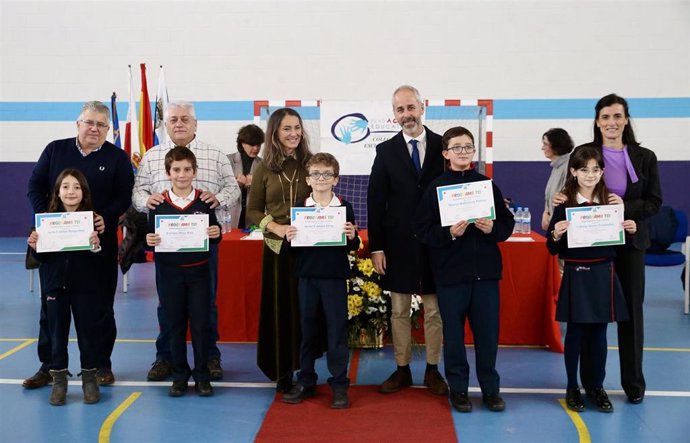 Autoridades visitan el colegio Las Esclavas de Santander para conocer su programa de convivencia