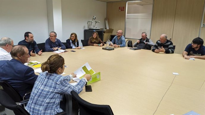 Reunión del Conseller del Mar y del Ciclo del Agua, Juan Manuel Lafuente, con miembros de las Cooperatives Agro-alimentàries de Baleares.