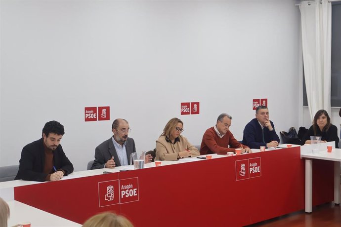 Javier Lambán preside la Comisión Ejecutiva del PSOE de Aragón.