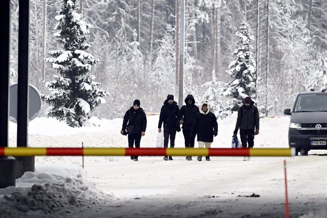 Archivo - Solicitantes de asilo provenientes de Rusia en la frontera con Finlandia
