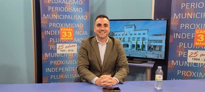 El concejal de Festejos de San Sebastián de los Reyes, Carlos Bolarín, en Canal 33 TV