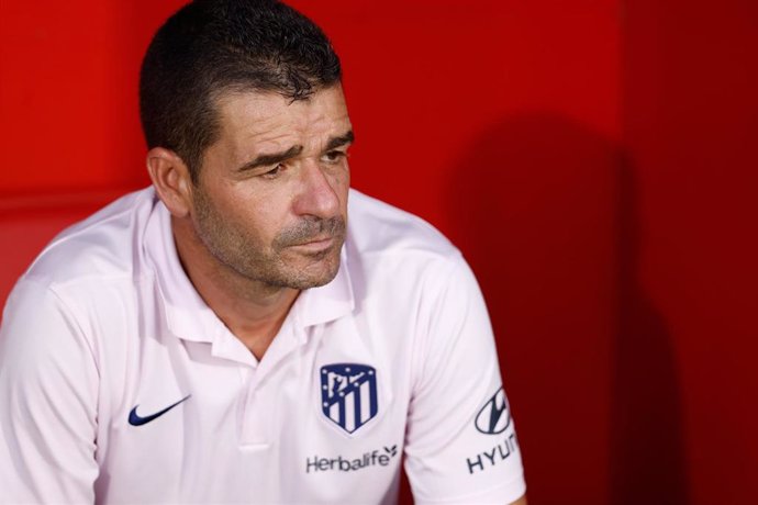 Archivo - Manolo Cano, head coach of Atletico de Madrid, looks on during the Women’s Cup 2023 football match played between Atletico de Madrid and CA River Plate at Centro Deportivo Wanda Alcala de Henares on august 23, 2023, in Alcala de Henares, Madrid,