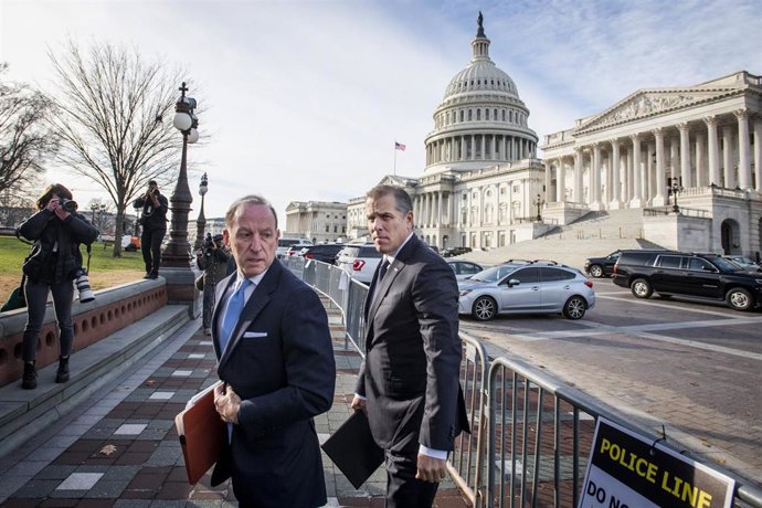 Archivo - Hunter Biden, hijo del presidente de EEUU, Joe Biden, con su abogado Abbe Lowell, ante el Capitolio