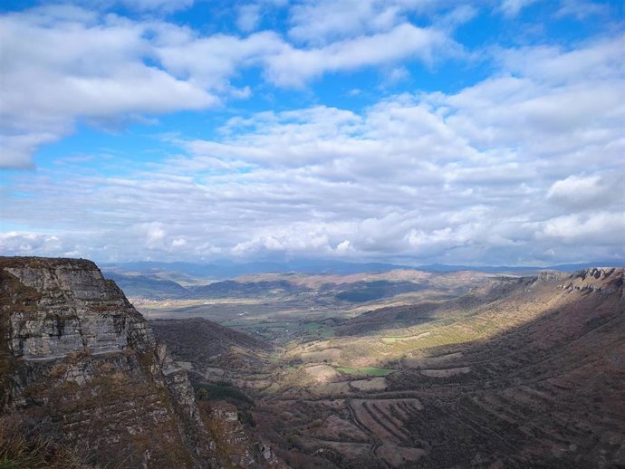 Archivo - Jornada de nubes y claros en Euskadi
