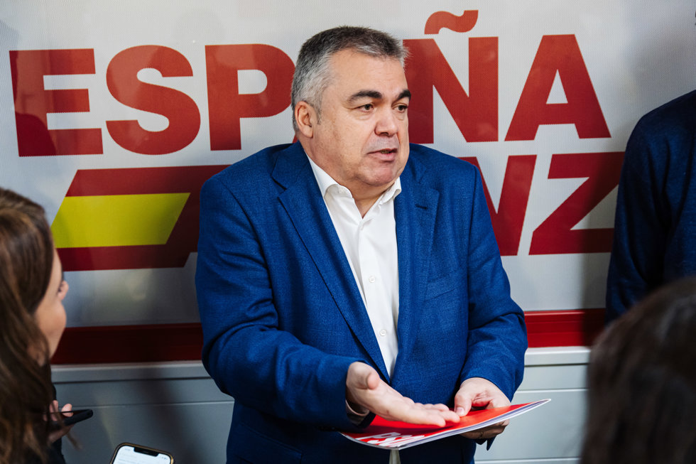 El secretario de Organización del PSOE, Santos Cerdán, tras una rueda de prensa posterior a la reunión de la Comisión Ejecutiva Federal del PSOE, en la sede del PSOE en Ferraz, a 8 de enero de 2024, en Madrid (España).