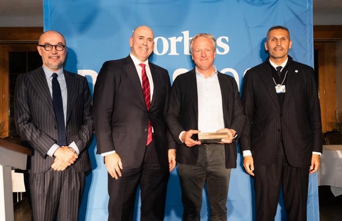 Andrés Rodríguez, presidente y editor de Forbes España;  Harvey M. Schwartz, CEO de Carlyle; Maarten Wetselaar, CEO de Cepsa, y H.E. Khaldoon Khalifa Al Mubarak, Managing Director y Group CEO de Mubadala Investment Company