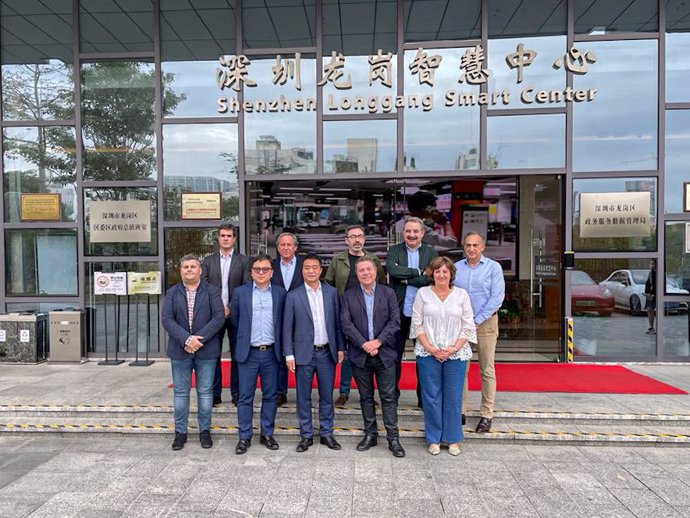 La delegación castellanomanchega encabezada por el presidente regional, Emiliano García-Page, en Shenzen.