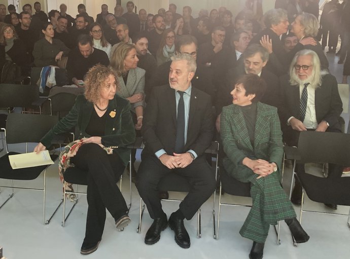 La ministra de Vivienda y Agenda Urbana, Isabel Rodríguez; la consellera de Territorio de la Generalitat, Ester Capella, y el alcalde de Barcelona, Jaume Collboni.