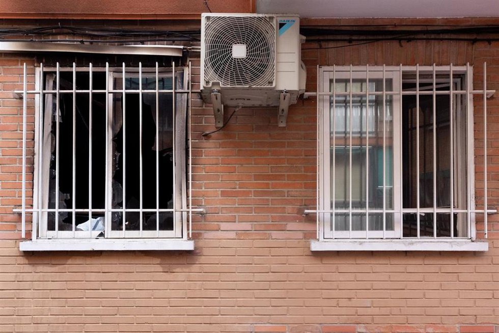 La vivienda donde se ha producido el incendio en la calle Navalcarnero de Alcorcón, a 17 de enero de 2024, en Alcorcón