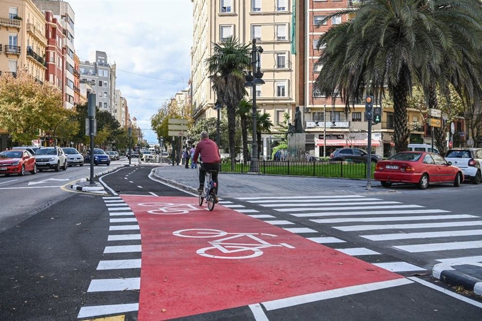 Archivo - Carril bici de plaza de España hacia avenida del Cid