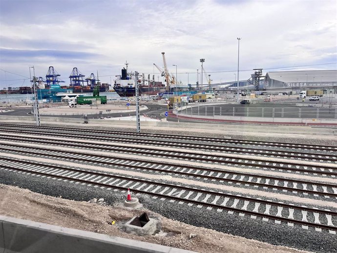 Vías ferroviarias en el Puerto de València