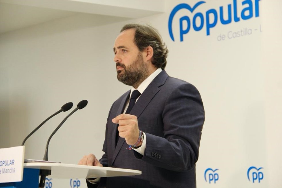 El presidente del PP en C-LM, Paco Núñez, durante la rueda de prensa que ha ofrecido en la sede del partido.