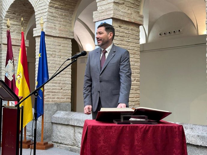 El subdelegado del Gobierno en la provincia de Ciudad Real, David Broceño, tomando posesión de su cargo.