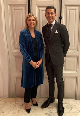 Belén Martín, directora territorial de CaixaBank en CyL y  Cristian Rovira, presidente SIFU.