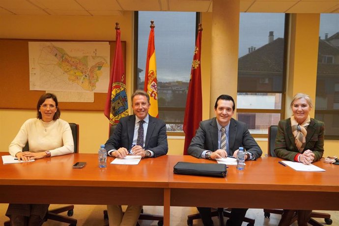 Reunión del consejero de Fomento de Infraestructuras, José Manuel Pancorbo, y el alcalde de Lorca, para avanzar en el convenio de ayudas del terremoto