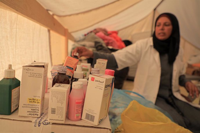 Una doctora en una clínica temporal en la ciudad de Rafá, situada en el sur de la Franja de Gaza, en la frontera con Egipto (archivo)