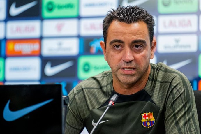 Archivo - El entrenador del FC Barcelona, Xavi Hernández, en rueda de prensa de LaLiga EA Sports