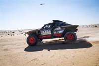 Susto para Carlos Sainz en el Dakar y Loeb está ya a 13 minutos