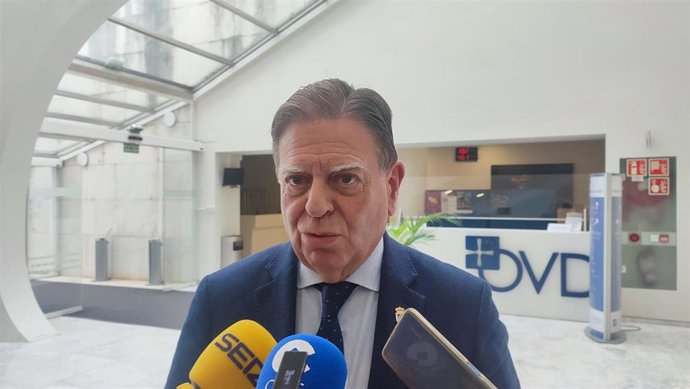 El alcalde de Oviedo, Alfredo Canteli, atiende a los medios.