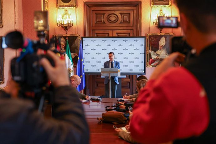 El delegado de Urbanismo, Juan de la Rosa, durante la rueda de prensa en el Ayuntamiento.