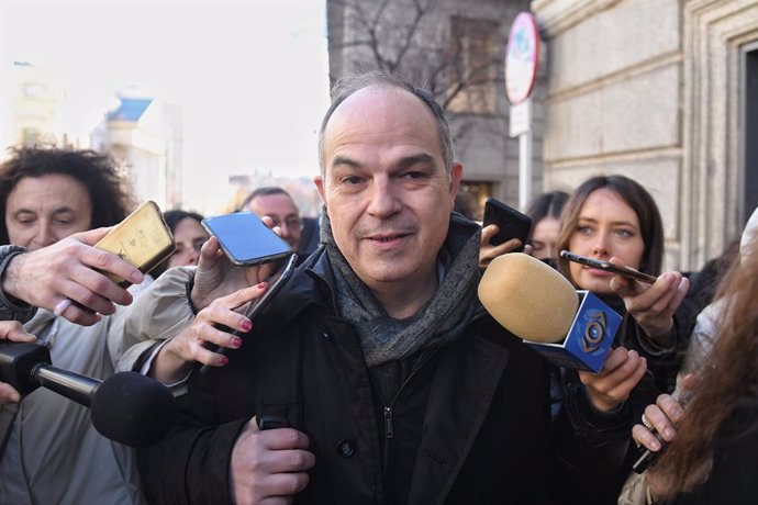 El secretari general de Junts per Catalunya, Jordi Turull, ofereix declaracions als mitjans a la seva arribada a una reunió amb el secretari d'Organització del PSOE, al Congrés dels Diputats, a 17 de gener de 2024, a Madrid (Espanya). 