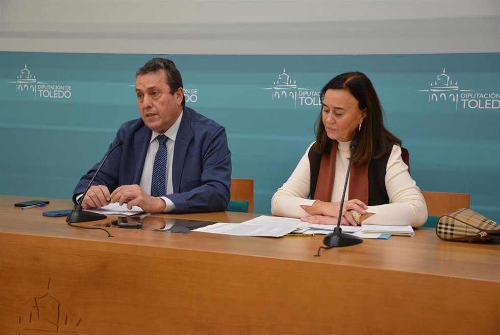 El diputado delegado de Promoción de Empleo de la Diputación de Toledo, Pablo Barroso, acompañado de la jefa de sección de Coordinación de Programas, María José Pérez.