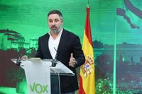 Vox replica a Feijóo que tiene "la obligación" de concurrir a las gallegas y le afea la falta de propuestas