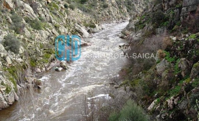 El río Huebra, en nivel de aviso naranja a su paso por Saucelle.