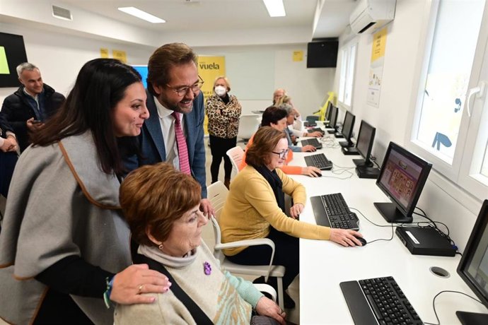 Visita de Junta y Ayuntamiento al Punto Vuela