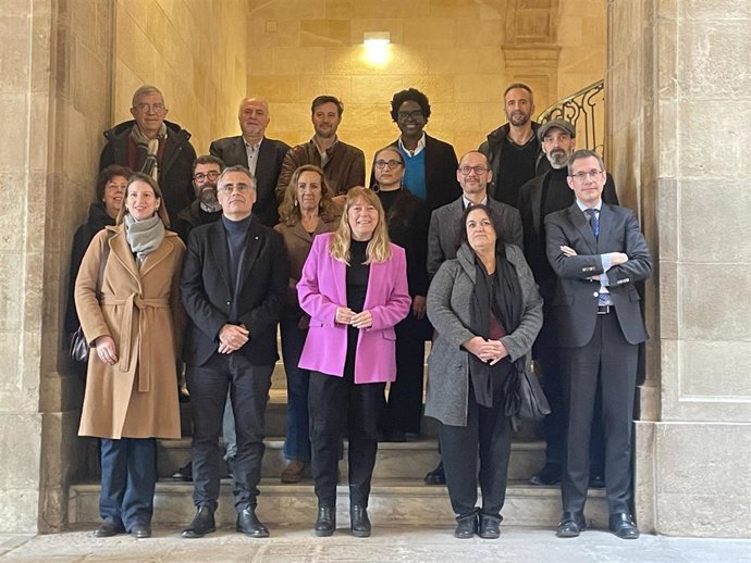 La consellera Natlia Garriga, con directores de equipamientos culturales catalanes