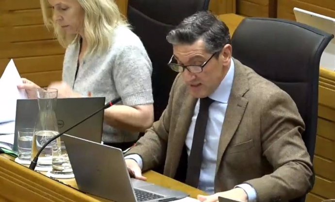 Jorge Pañeda, concejal de Deportes y Educación, interviene en el Pleno Municipal gijonés.