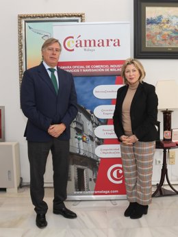 Encuentro entre la delegada de Empleo, Empresa y Trabajo Autónomo de la Junta de Andalucía en Málaga y José Carlos Escribano, presidente de la Cámara de Comercio de Málaga.