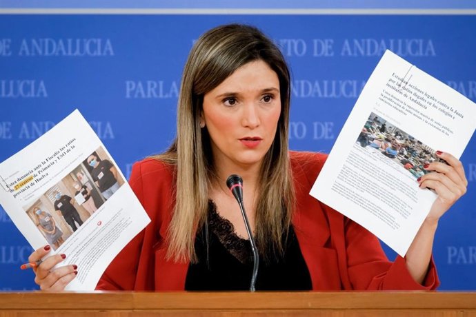 La portavoz adjunta del PSOE en el Parlamento de Andalucía, María Márquez, este miércoles en rueda de prensa.