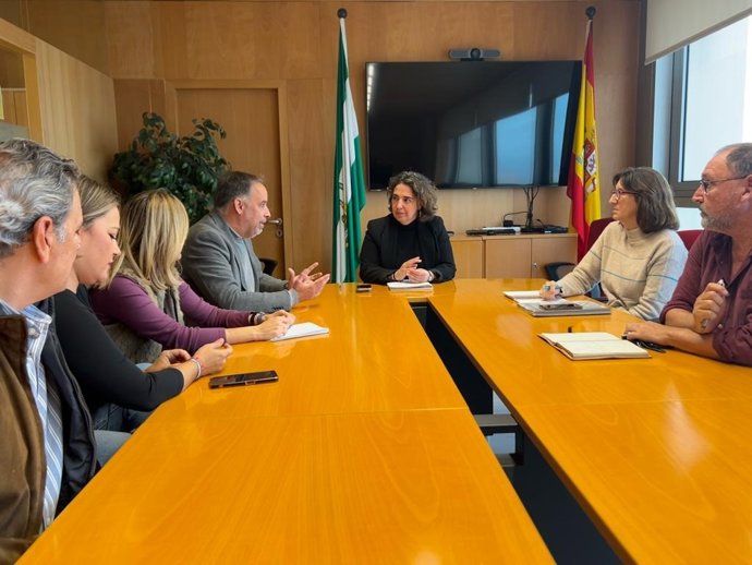 Carmen Sánchez con el alcalde de Trebujena.
