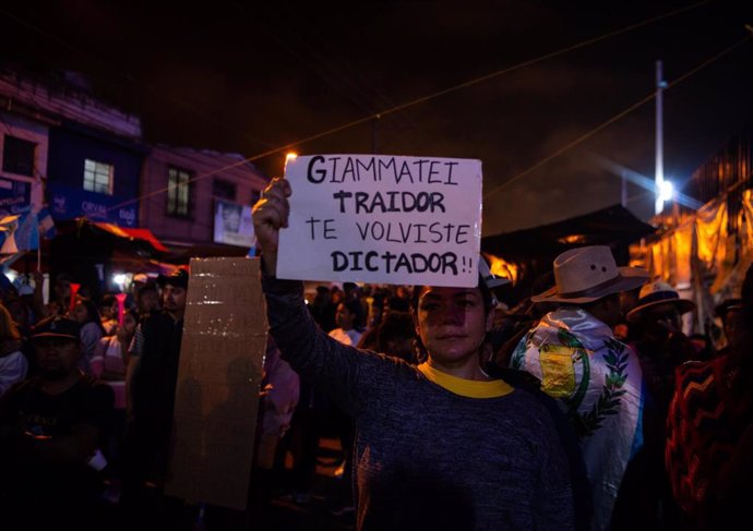 Archivo - Manifestación en Ciudad de Guatemala contra el expresidente Alejandro Giammattei.