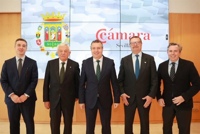 Pirmer encuentro institucional entre los presidentes de la Diputación y de la Cámara de Comercio.