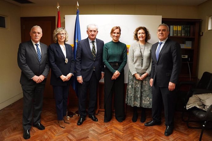 EL CGCOM se reúne con la ministra de Sanidad, Mónica García.